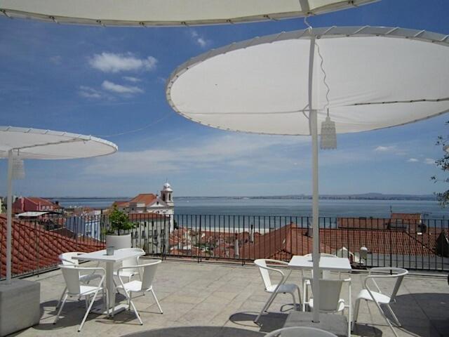 Apartment Charming Pied-a-terre In Rossio Lissabon